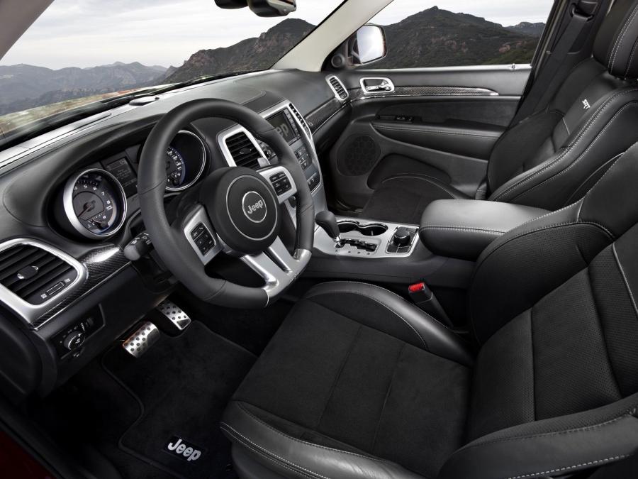  Jeep Grand Cherokee SRT8 2011 года  (фото 7 из 16)